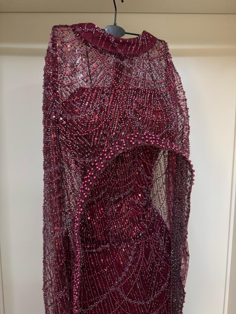 فستان أنيق  بأكمام مميزه