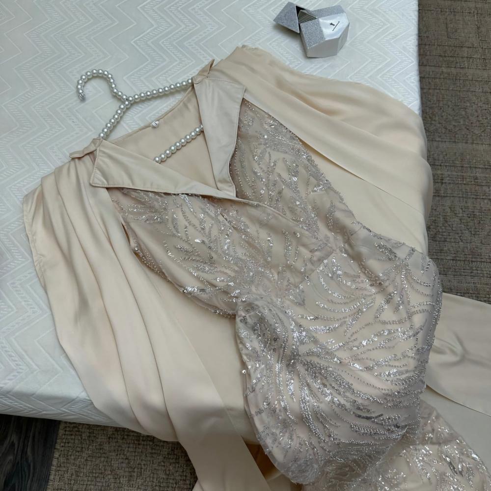 فستان أنيق  بتصميم مميز