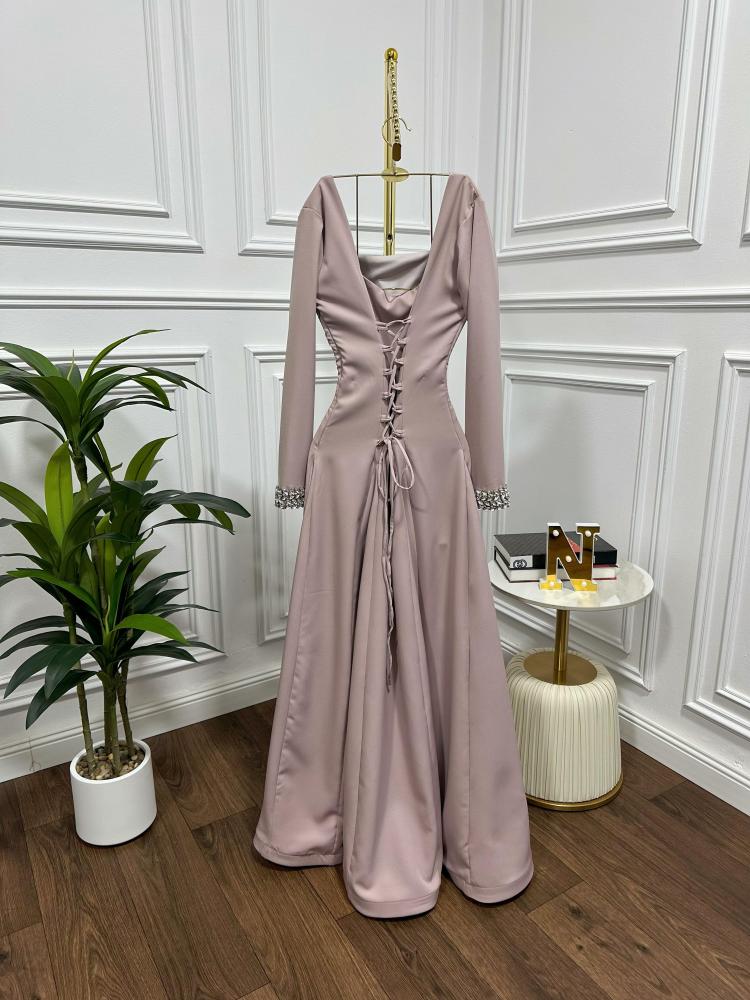 فستان نعومه حريريه