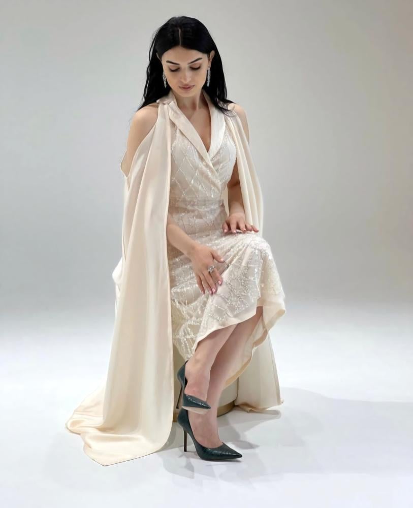 فستان أنيق  بتصميم مميز