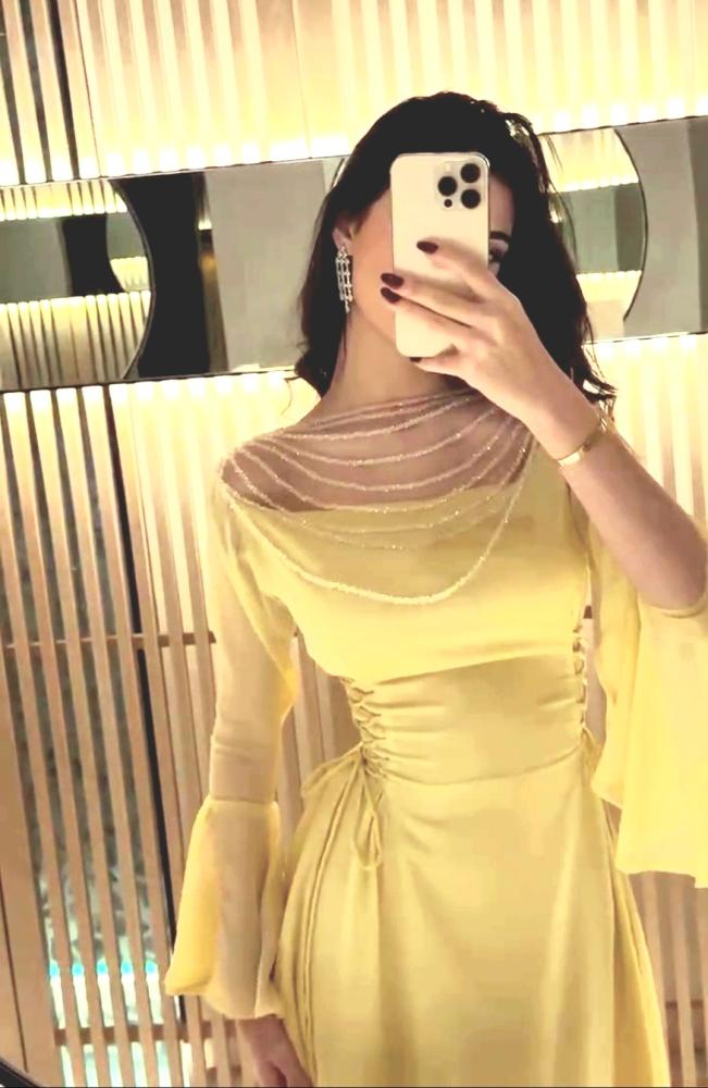 فستان اراقي بلون الاصفر