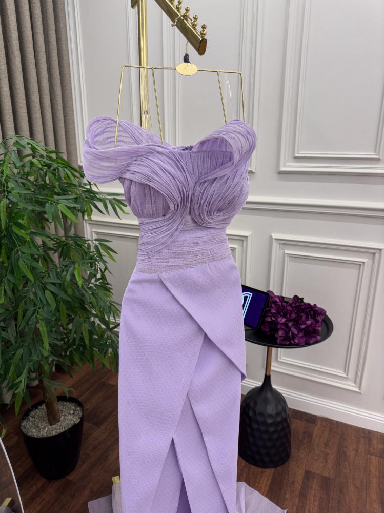 فستان راقٍ بتفاصيل رائعة