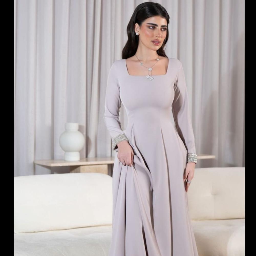 فستان نعومه حريريه