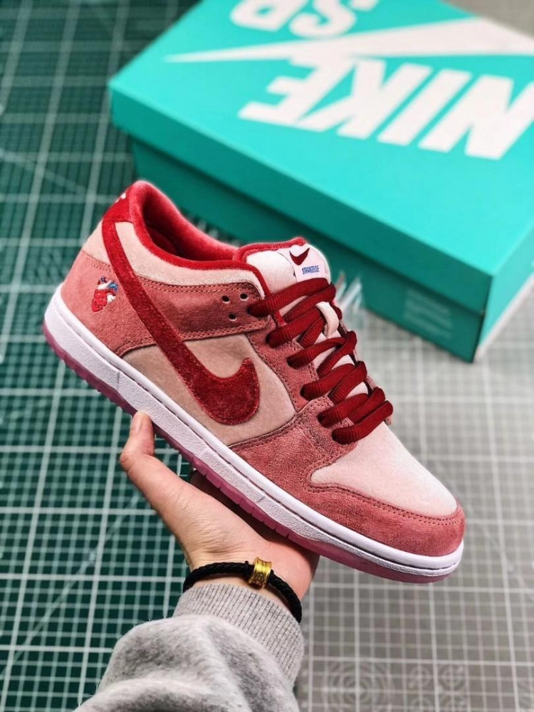 Nike sb dunk online low pro strange love