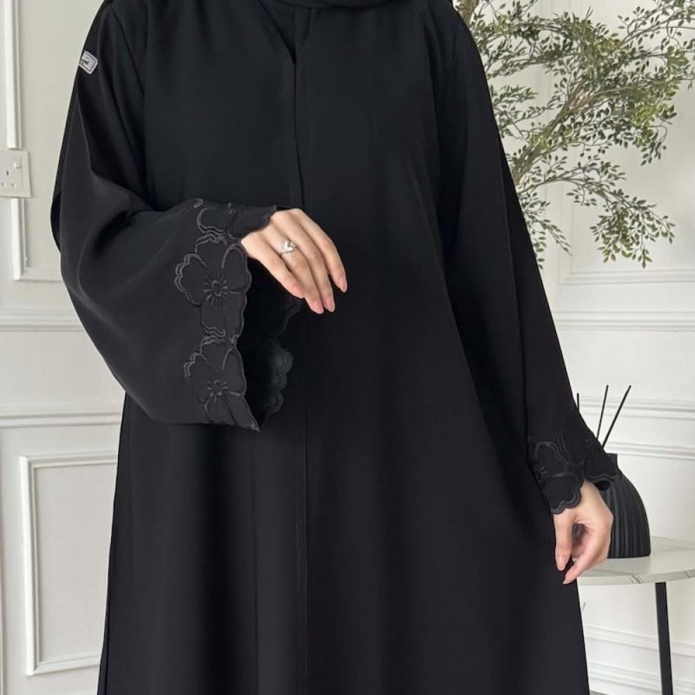 أنواع القماش الكوري للعبايات: مميزاته وعيوبه وأجمل موديلات العبايات المصنوعة منه