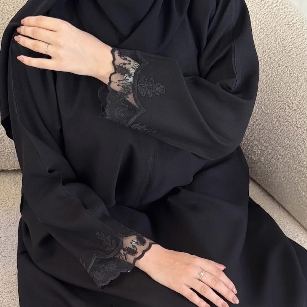 عبايات اكمام دانتيل