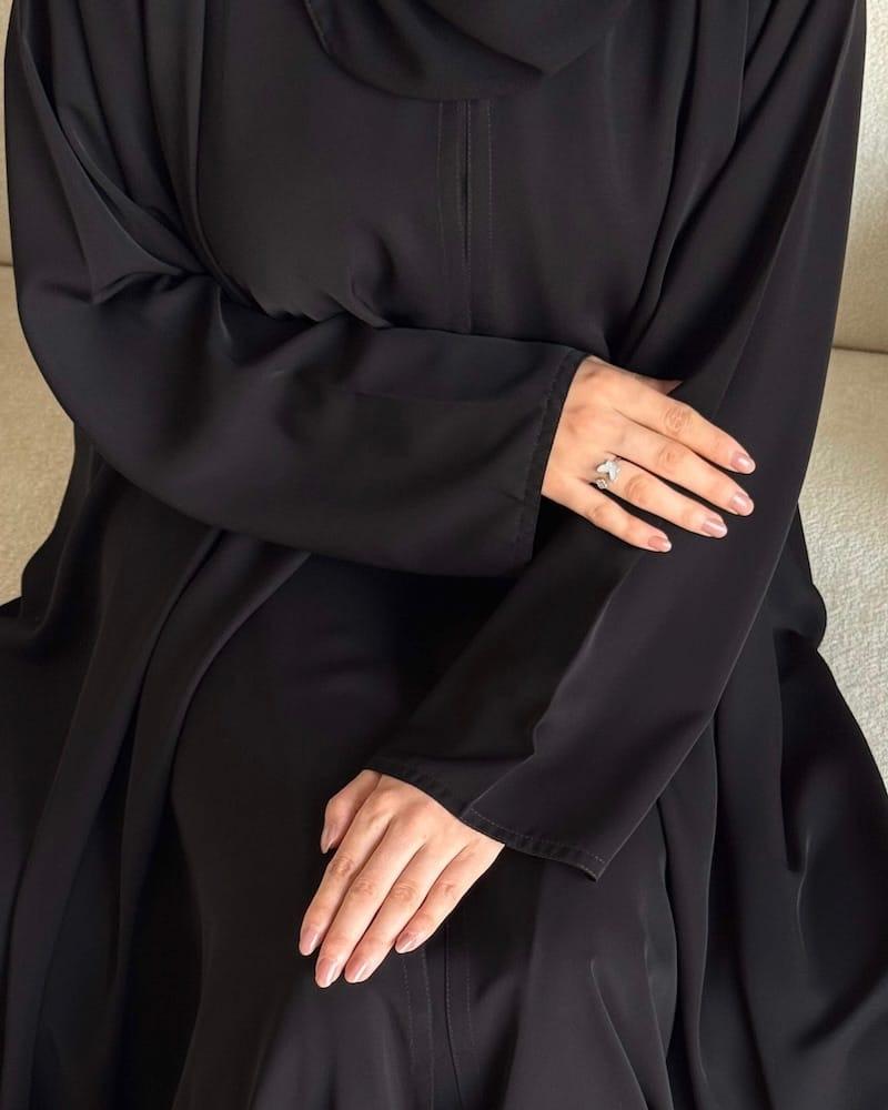 عبايات خليجية سوداء بسيطة