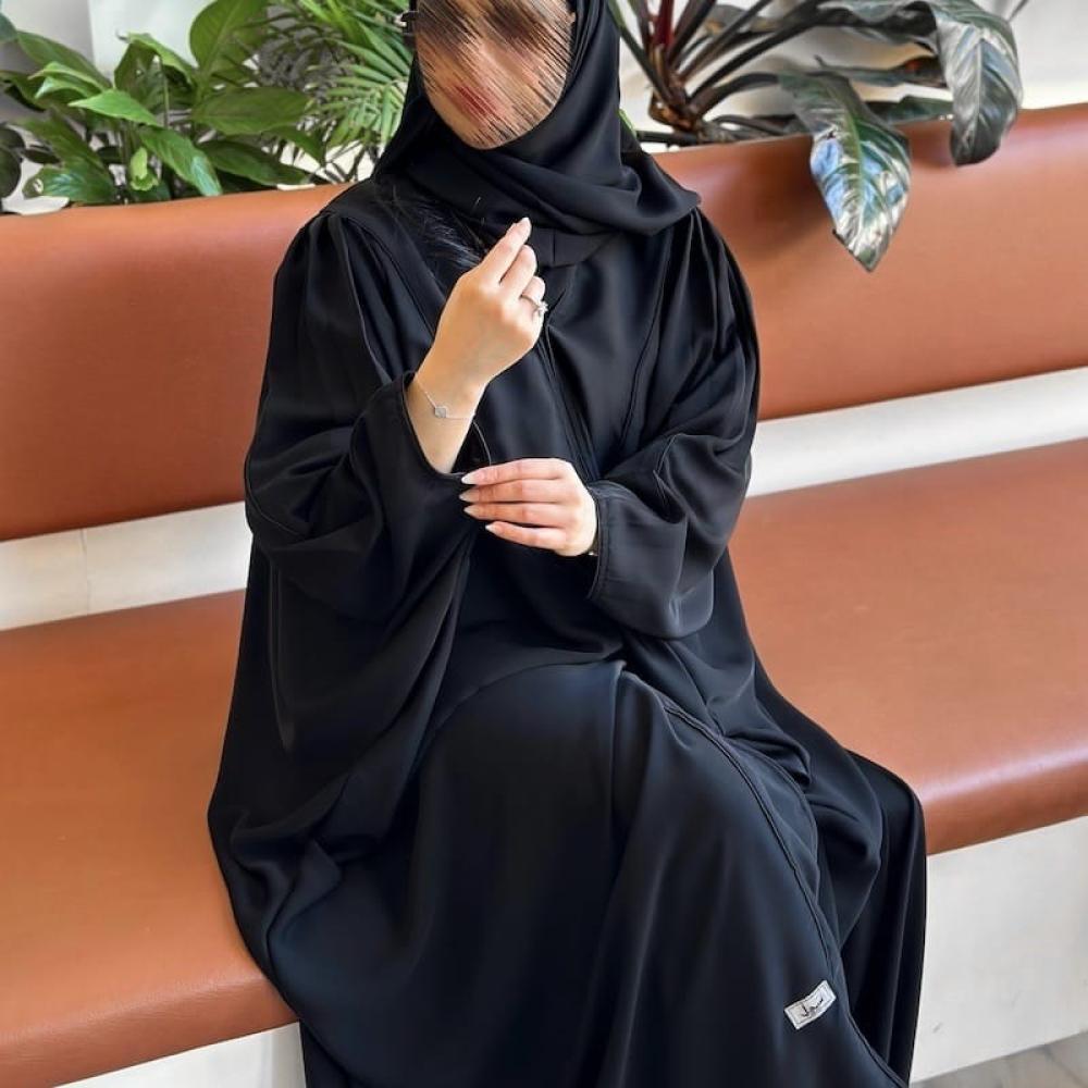 عبايات نص بشت اسود