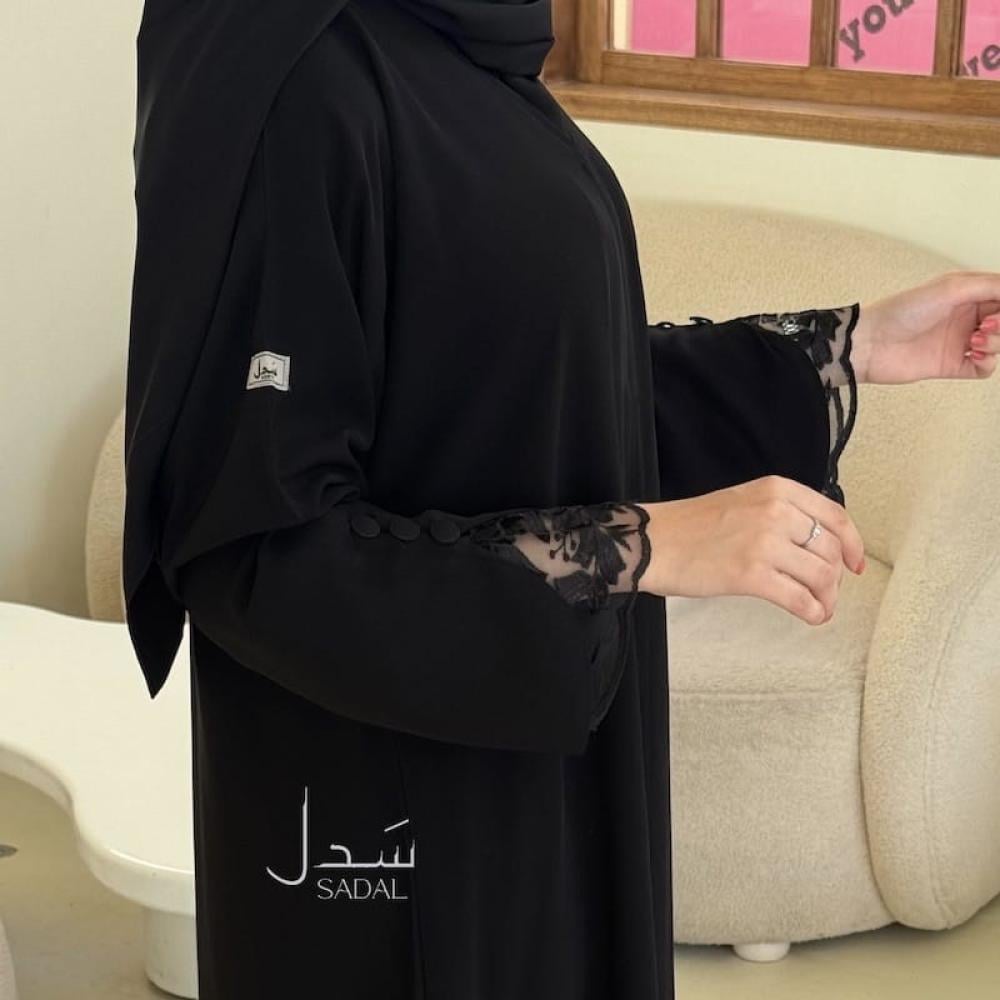 عبايات دانتيل أسود