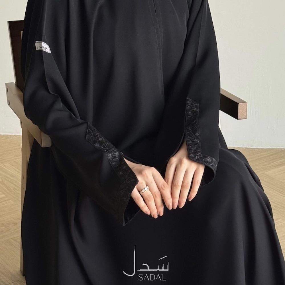 عبايات كلوش سوداء