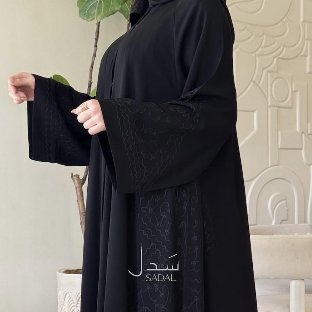 عبايات سوداء واسعه