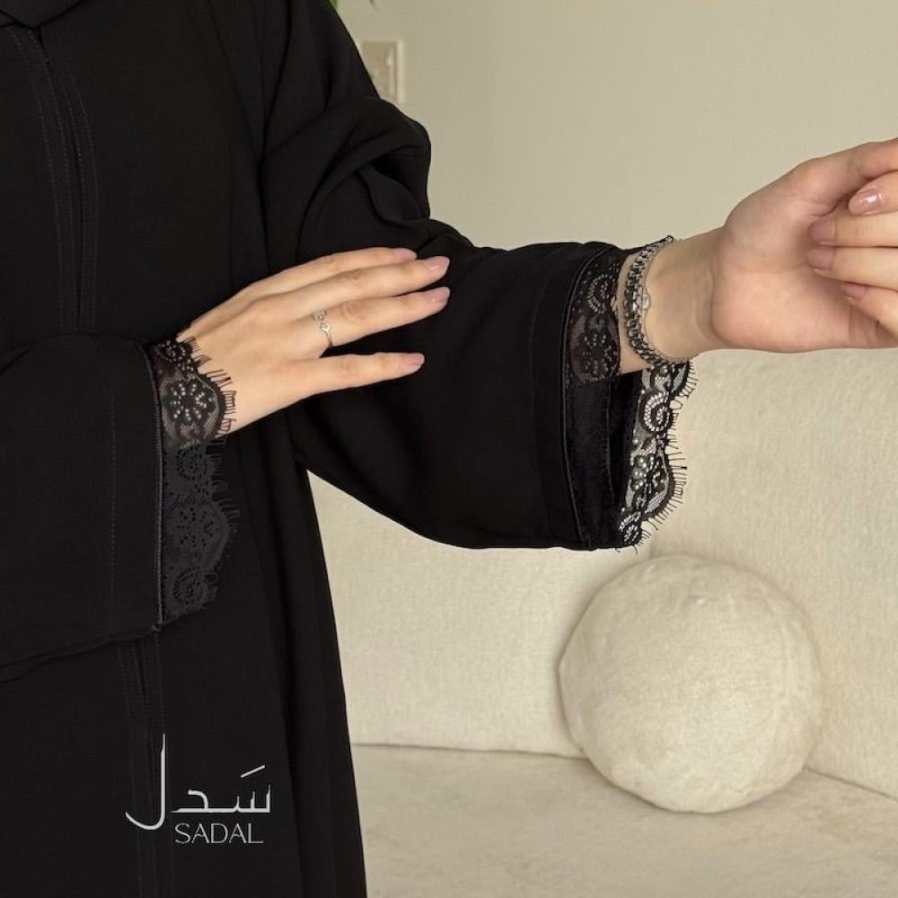 عبايات سوداء خروج
