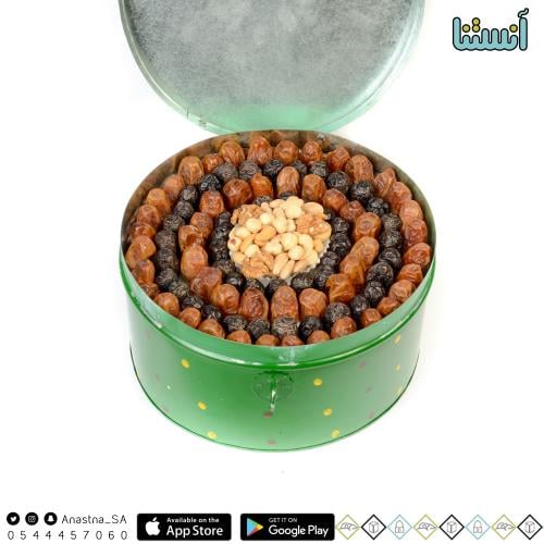 عجوة وتمر مفتل ومكسرات صندوق زمان كبير ملون
