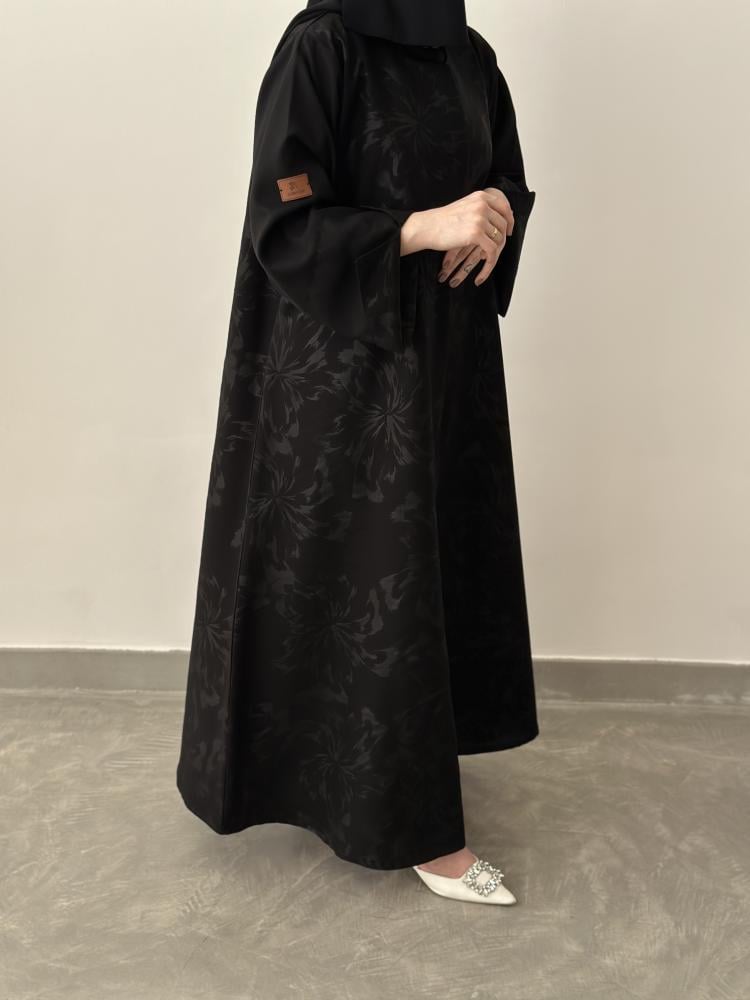 عباية كتان سوداء بأكمام واسعة