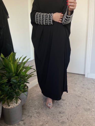 عباه فراشه شك اللولو على الاكمام ( لف ) مع الطرحه...