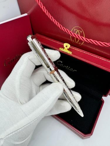 قلم Cartier فضي مزخرف