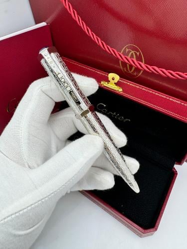 قلم Cartier فضي مزخرف