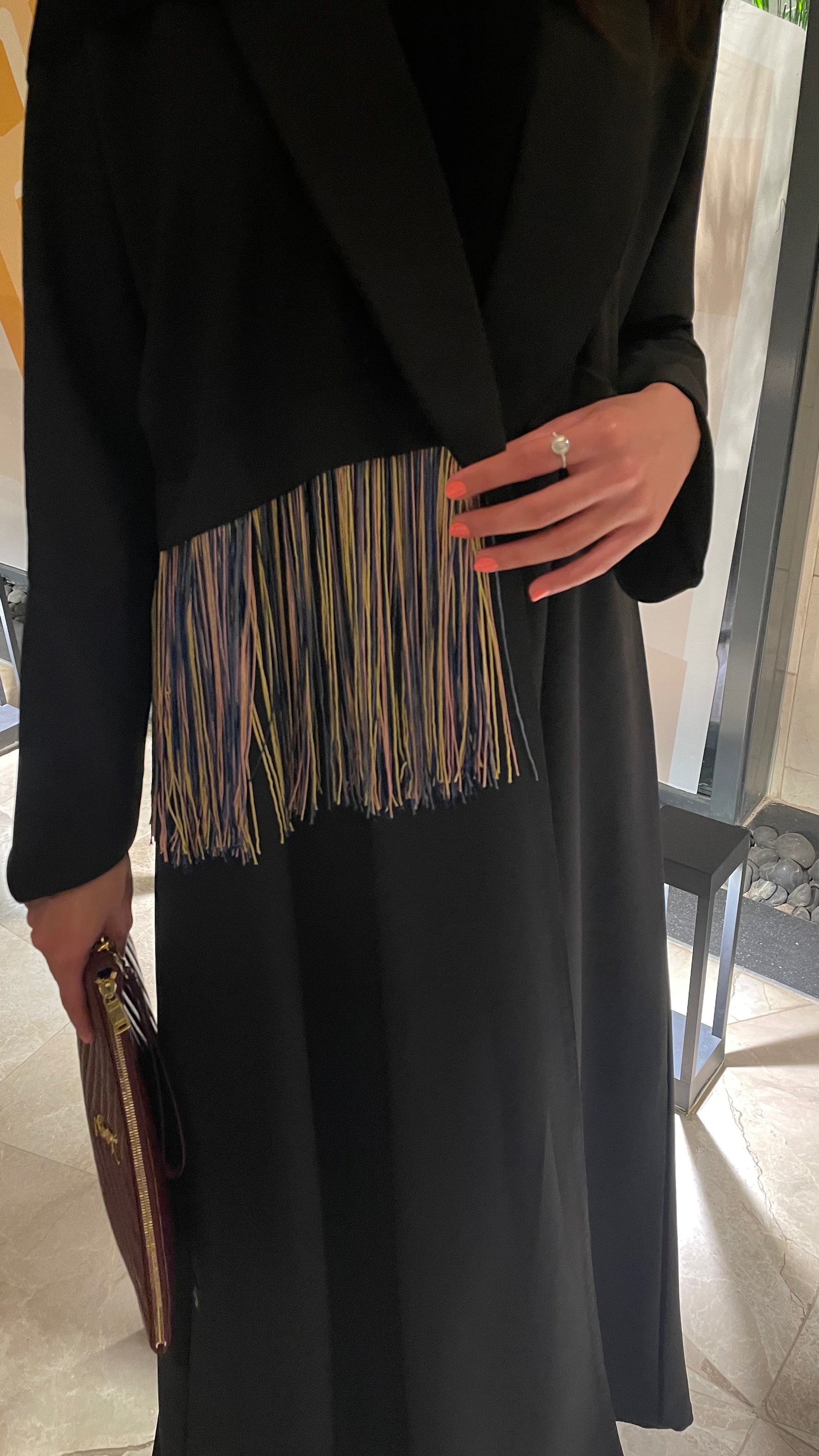 عبايه اسود مع هدب ملون