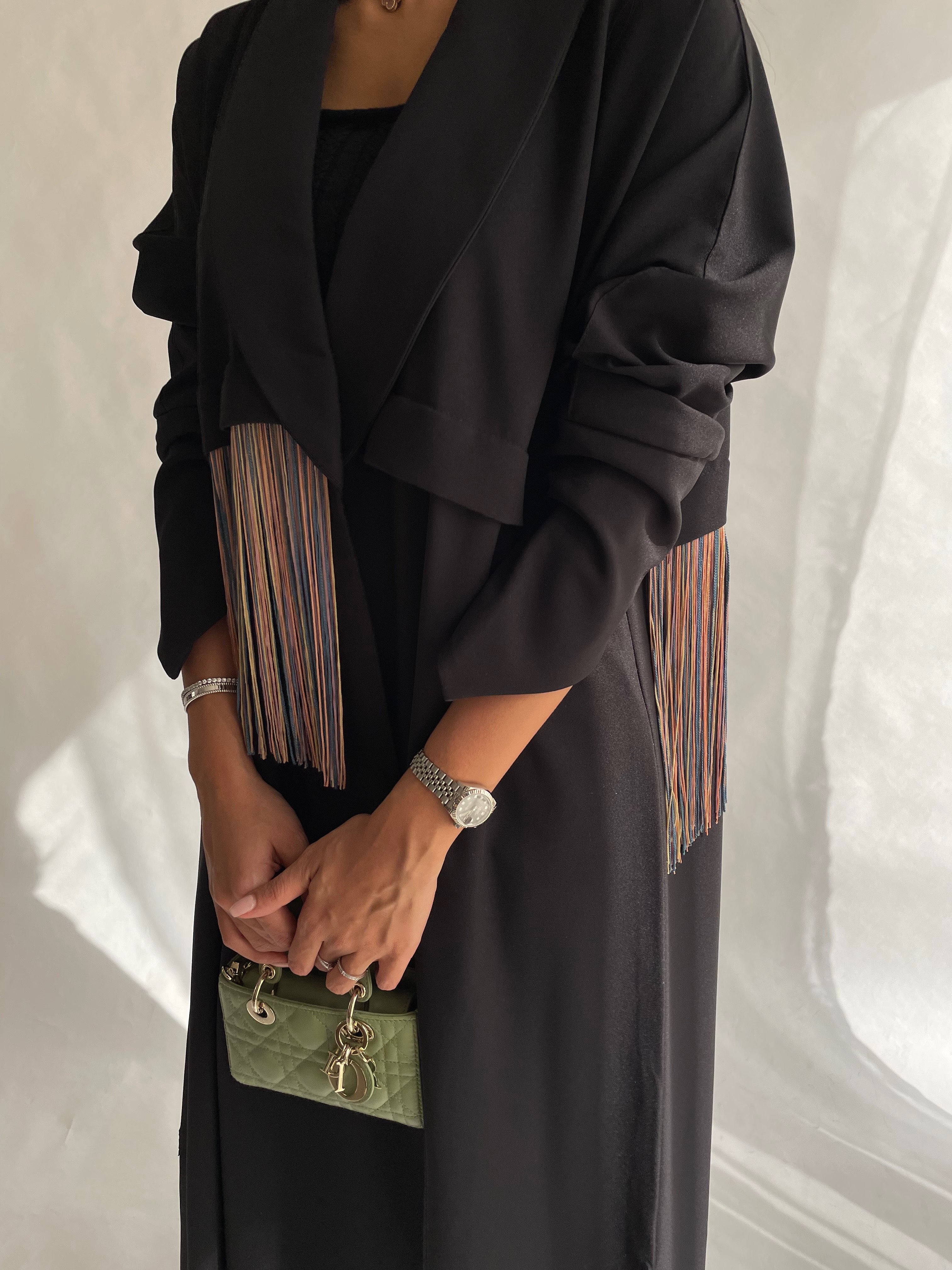 عبايه اسود مع هدب ملون