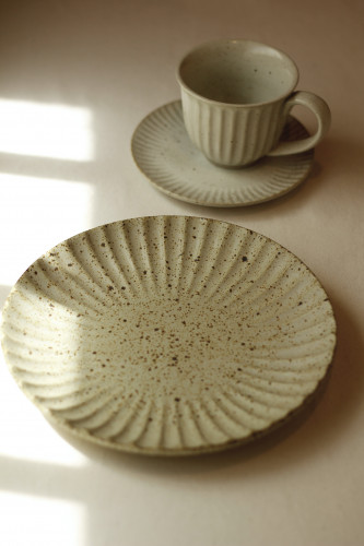 صحن تقديم سيراميك صدفي