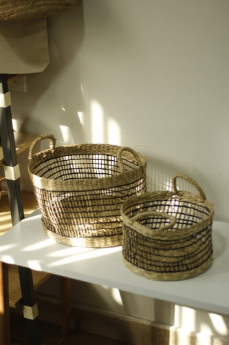 مجموعة سلال من القش البحري