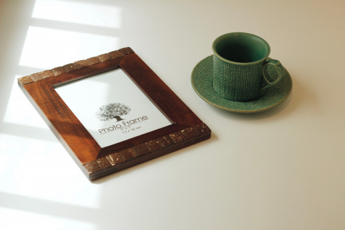 برواز خشب حميمي