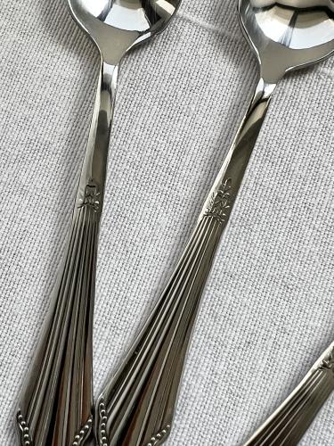 مجموعة ملاعق حلى ڤنتج، عدد ٣