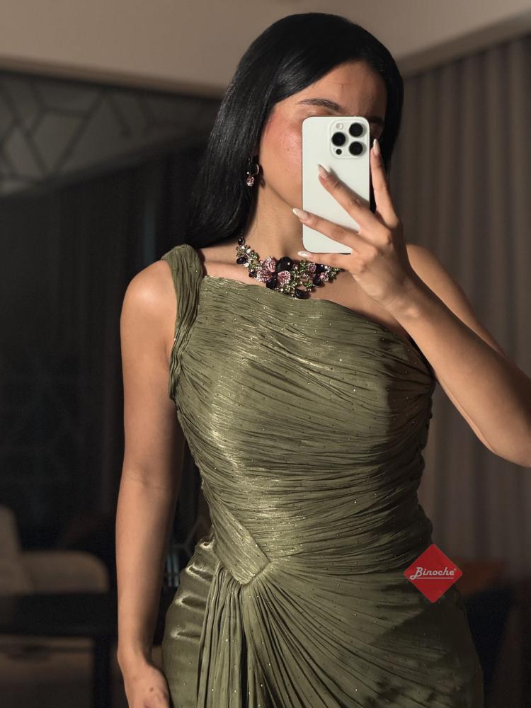 فستان سهرة مزين بالفصوص ستايل ون شولدر