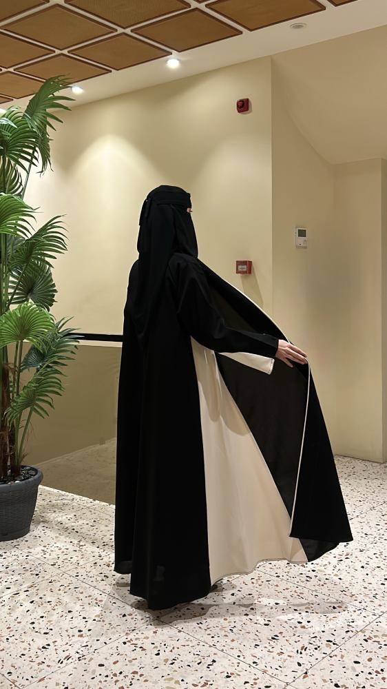 عبايه نص كلوش لف جنب بيج
