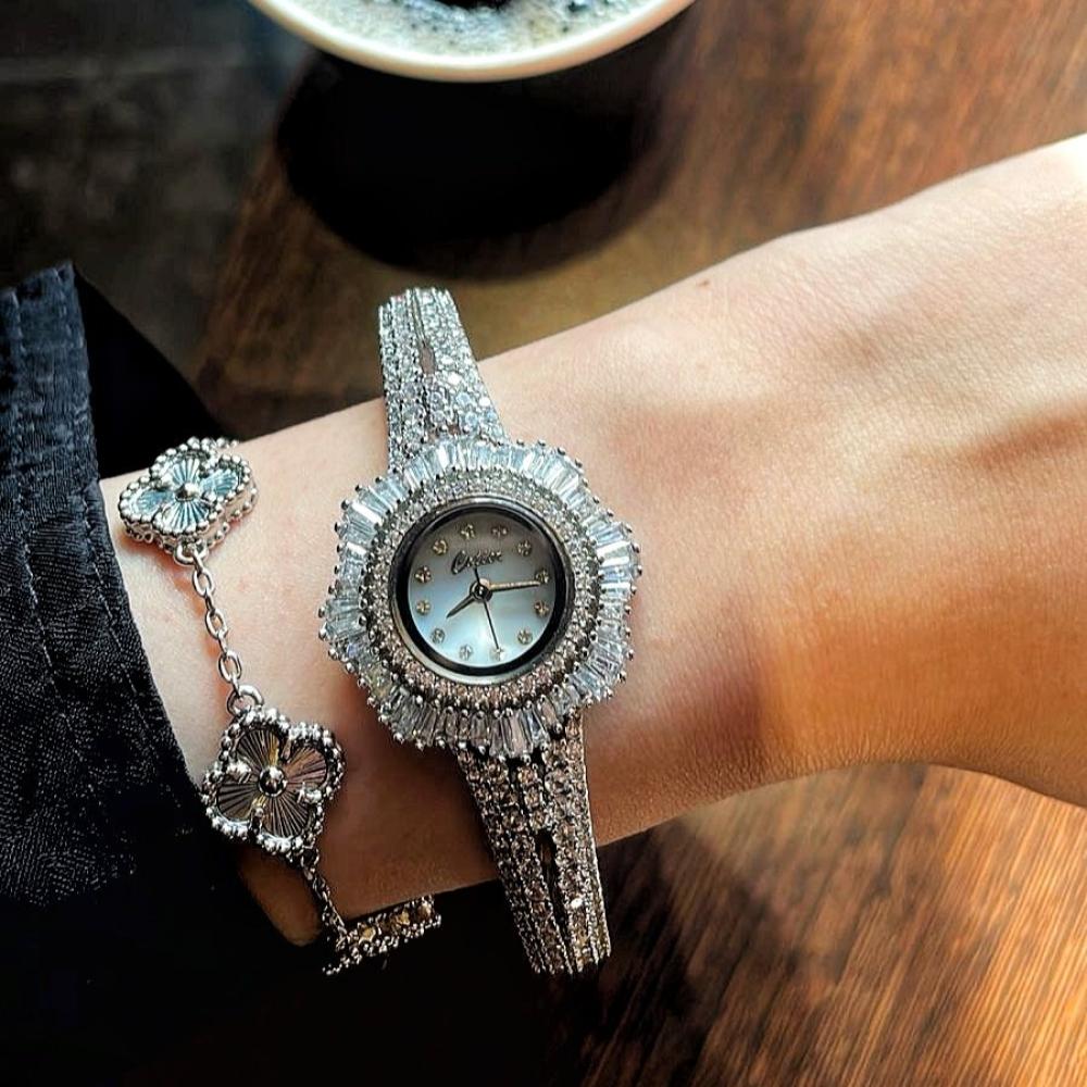 ساعة نسائية فاخرة بفصوص الزركون اللامعة
