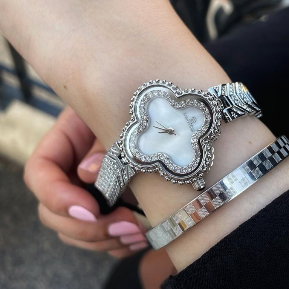 ساعة نسائية راقية باللون الفضي