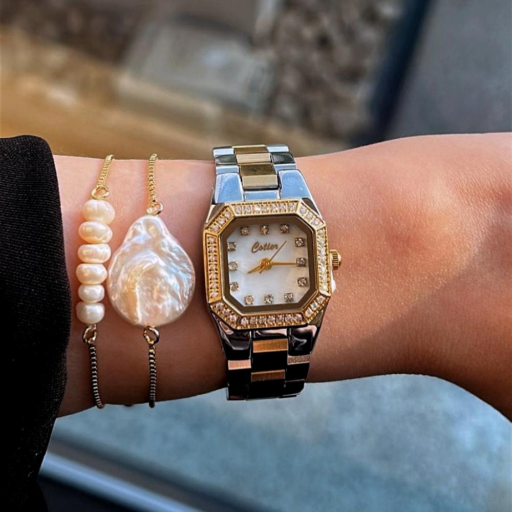 ساعة نسائية ناعمة جدا باللون الفضي والذهبي