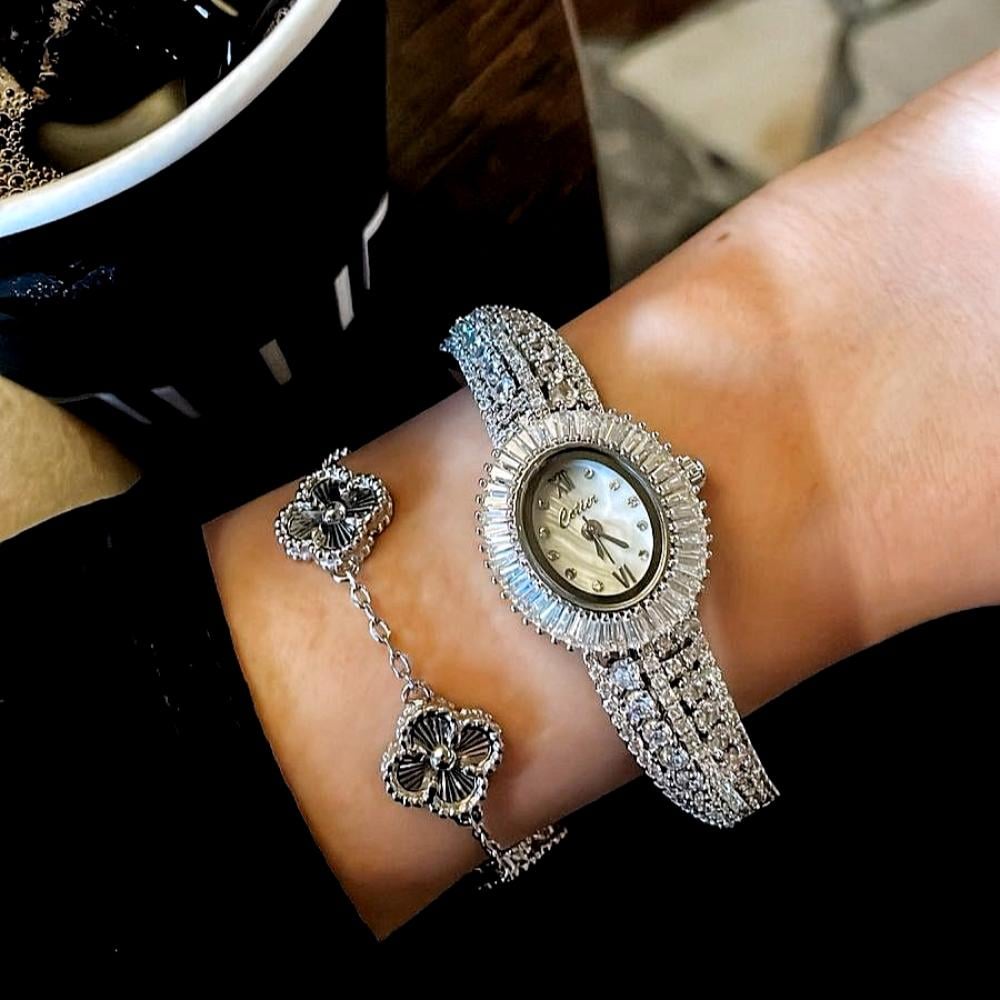 ساعة نسائية فاخرة بفصوص الزركون اللامعة