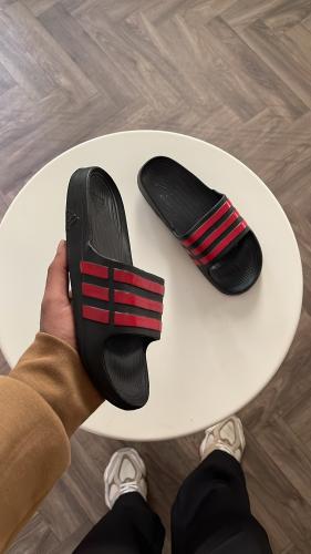 سليبر اديداس احمر