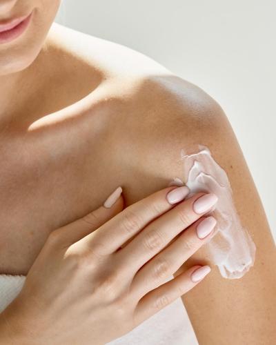 Are your knees and elbows not lightening? The reason isn't just exfoliation.