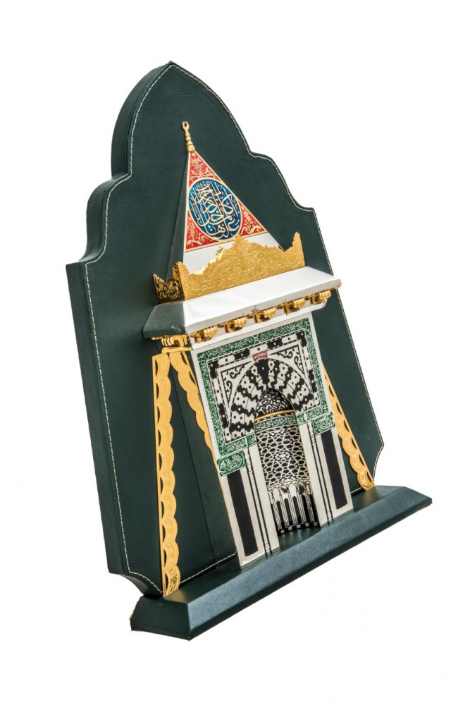 مجسم نسخة طبق الأصل من محراب الرسول محمد في المدينة المنورة شكل درع Bareeq