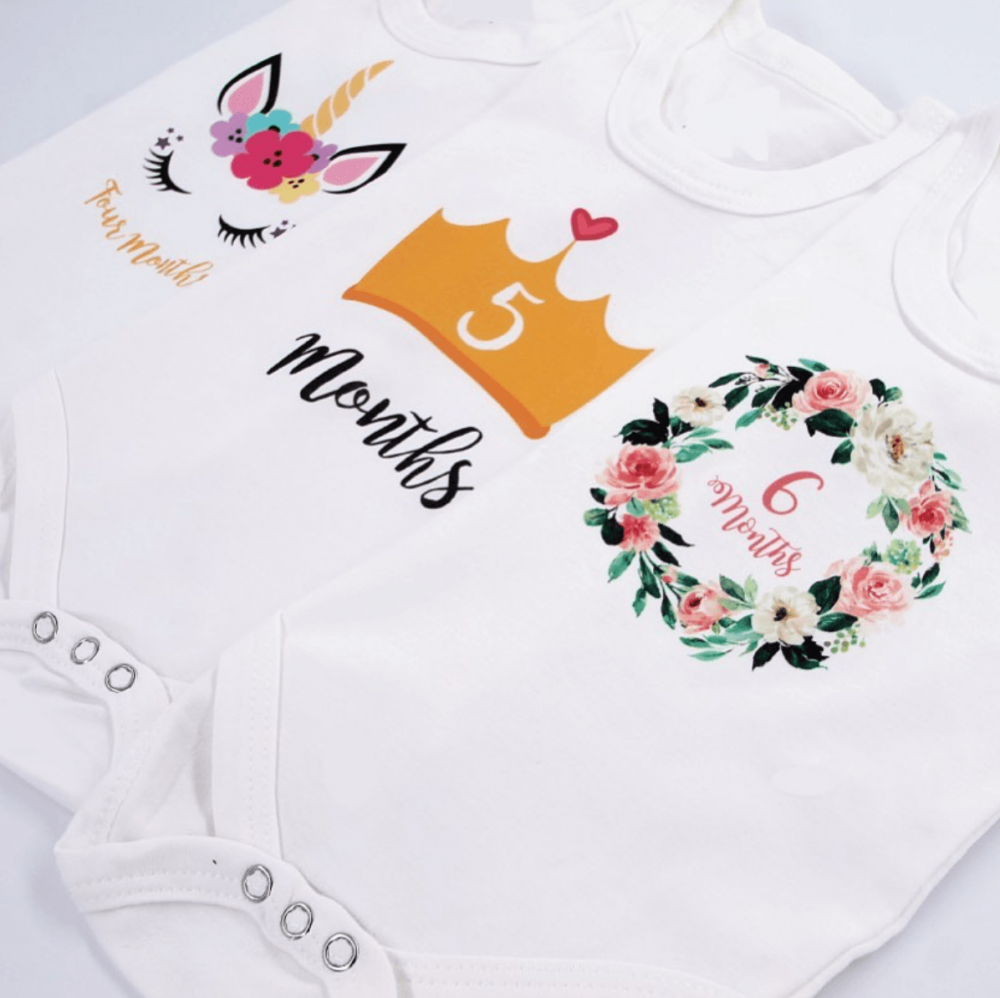 طقم الشهور 3 تصاميم/ثيمات مشكله للبنات  - Mix of 3 Designs for Girls Set of 12