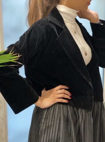 عباية شتوية فاخرة مخمل اسود بكسرات اسود