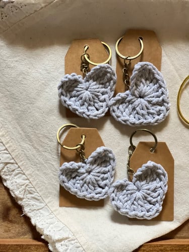 ميدالية قلب رمادي