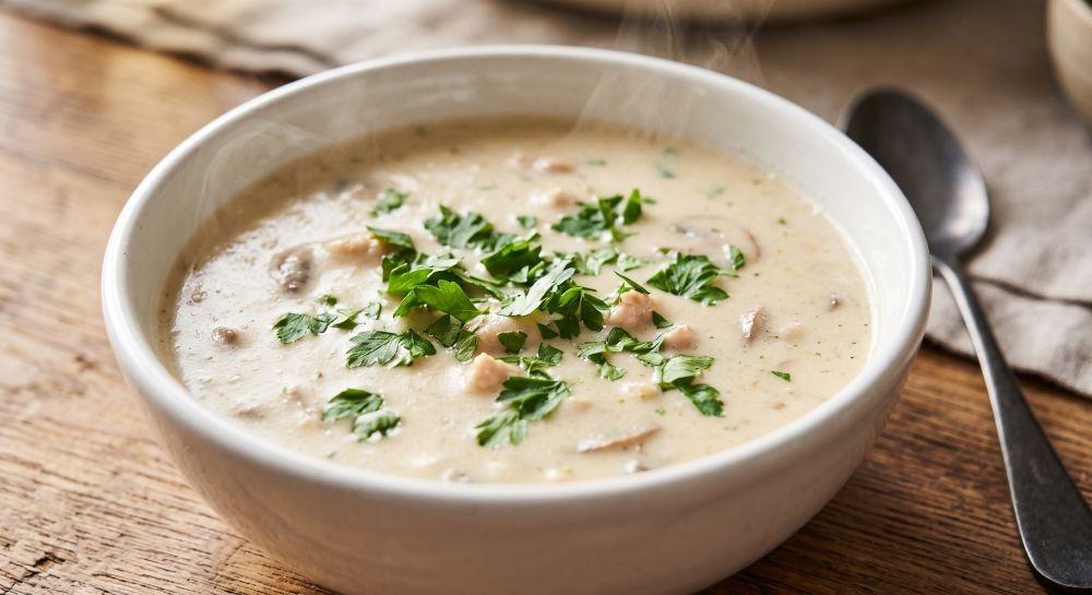 طريقة عمل شوربة الدجاج والفطر بالكريمة