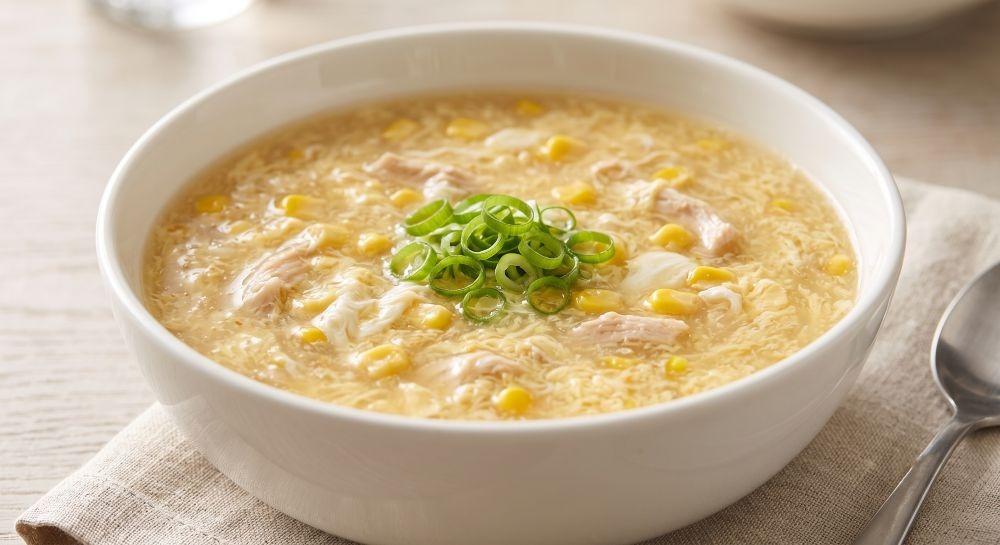 طريقة عمل شوربة الدجاج بالذرة اللذيذة.. وصفة المطاعم في منزلك!