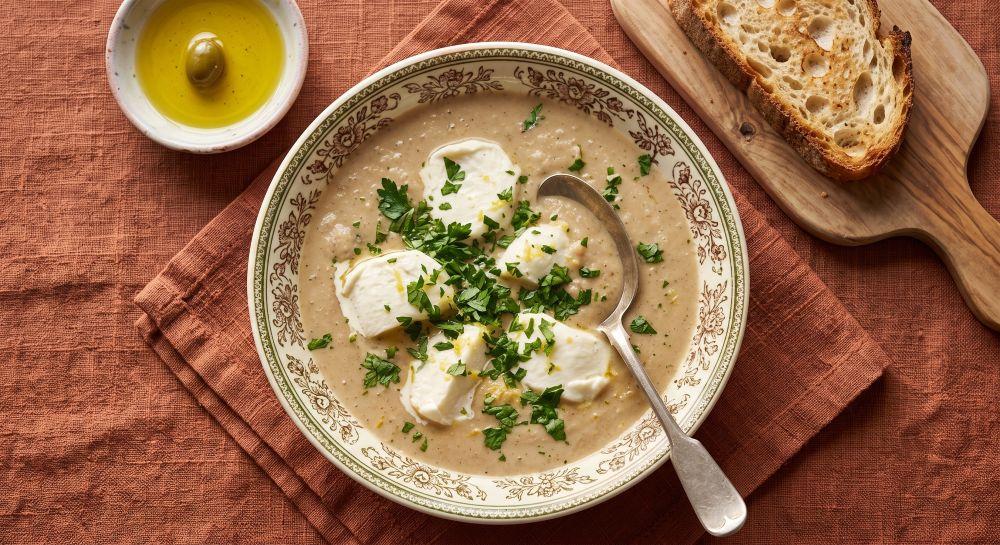 طريقة عمل شوربة الباذنجان بالجبن الموتزاريلا.. دفء الشتاء في طبق!