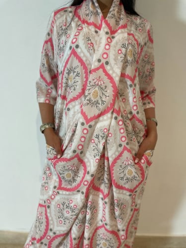 ثويب لف بخامتنا الباردة وبألوان رقيقة ونقشات لطيفة