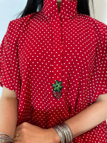 ثويب الفراولة اللامعة يومي ناعم أنيق بإضافة مميزة