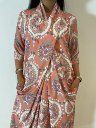 ثويب لف بخامتنا الباردة وبألوان رقيقة ونقشات لطيفة