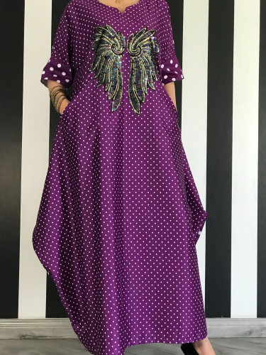 ثويب قطن منقط وبجيوب مخفية وبأجنحة مترترة