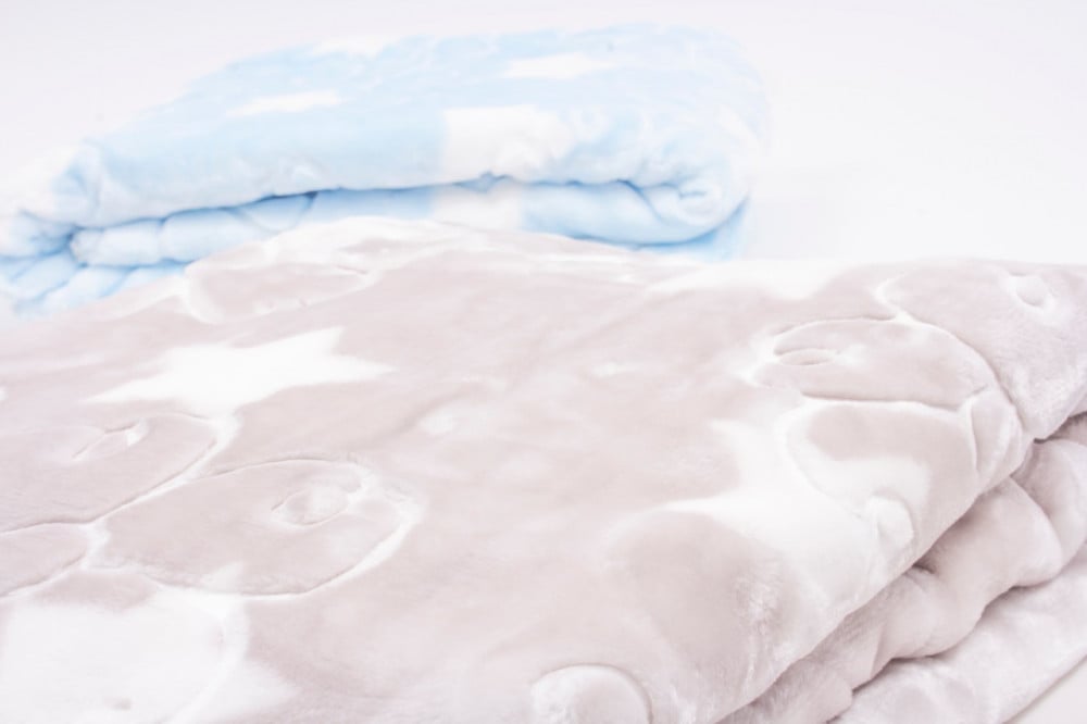 بطانية ناعمة للرضع بارزة الملمس