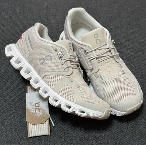On running cloud 5 pearl white