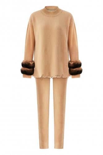 CAMEL FLUFFY SET CHINCHILLA ON SLEEVES