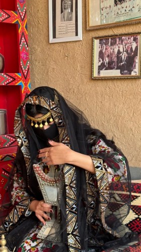 مسرح مع طرحة
